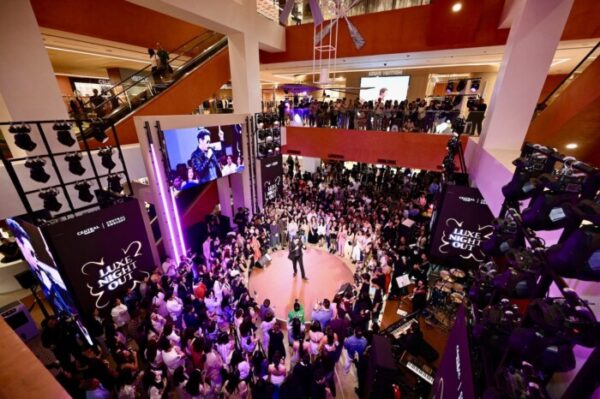 จาก “LUXE GALERIE” จุดหมายแฟชั่นลักชัวรีชั้นนำ สู่ค่ำคืนแห่งแรงบันดาลใจและความเอ็กซ์คลูซีฟเหนือระดับ ห้างสรรพสินค้าเซ็นทรัลชิดลม ชวนสัมผัสประสบการณ์แฟชั่น ไลฟ์สไตล์ และดนตรี ที่รังสรรค์อย่างมีเอกลักษณ์ ในงาน “CENTRAL LUXE NIGHT OUT”
