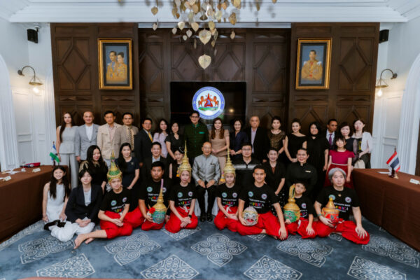 กงสุลใหญ่กิตติมศักดิ์ราชอาณาจักรเลโซโท ผนึกกำลังภริยา “มาดามจอย” อวัสดา จับมือโรงเรียนรัตนโกสินทร์สมโภชน์ บางขุนเทียน สร้าง “ทูตวัฒนธรรม” รุ่นใหม่ พาโขนเยาวชนไทยสู่เวทีโลก